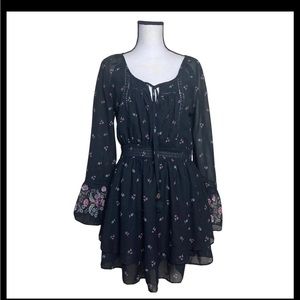 American Rag Ditzy Floral Mini Dress Size M Tiered Layer Bohemian Bell Sleeve